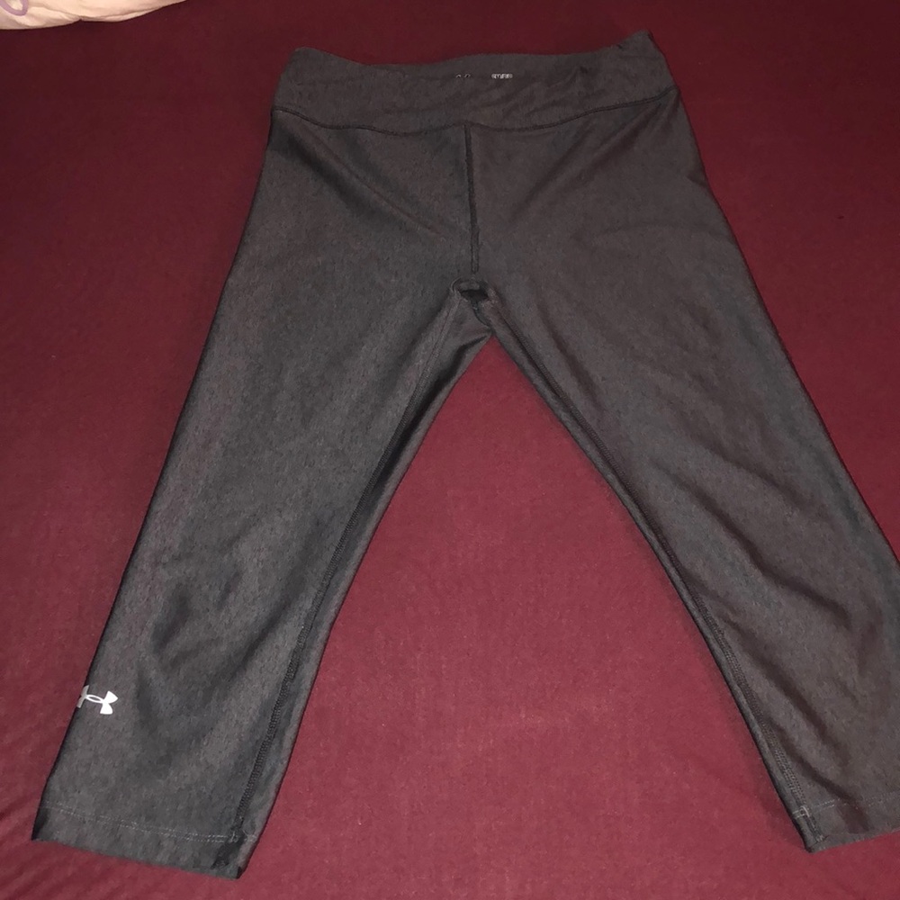 Gray cropped under Armour leggings